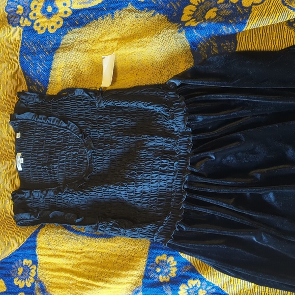 Max Studio London Maxi Dress 🖤🌸 - Picture 5 of 8